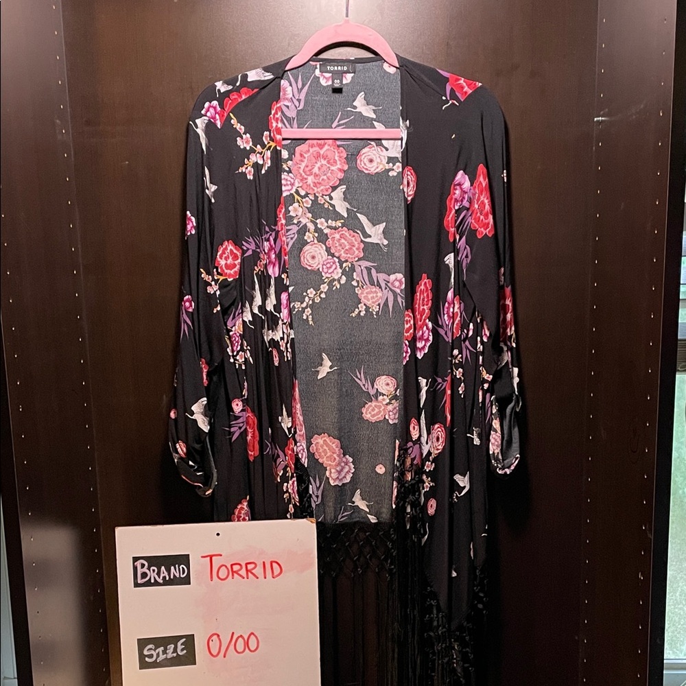 LastChanceB4GoodWill Torrid Black and Pink Floral Kimono